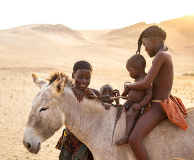 himba's bij Serra Cafema in namibië