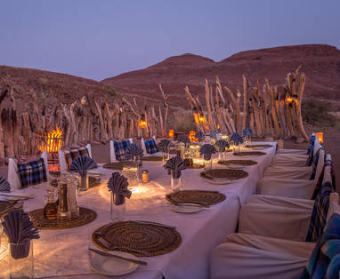 sfeervol diner bij Damaraland Camp in Namibië