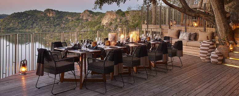 buiten diner bij Pamushana lodge in Zimbabwe