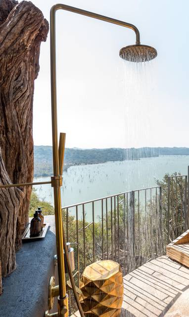 buitendouche bij Pamushana lodge in Zimbabwe