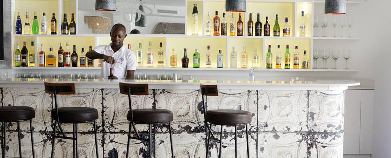 bar bij Latitude 15 in Zambia