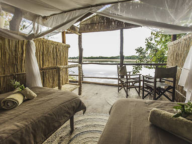 Tent inrichting bij Island Bush Camp