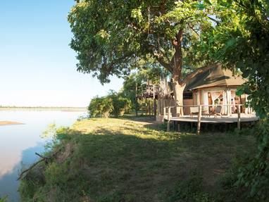 tenten met omgeving bij Three River Lodge in Zambia