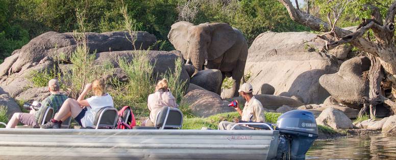 Kaingu_Safari_Lodge_bootsafari