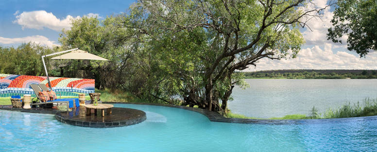 zwembad bij royal chundu