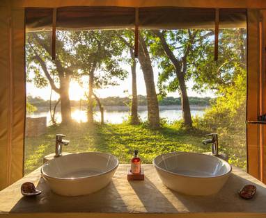 uitzicht vanuit de tent bij Luambe Camp in Zambia