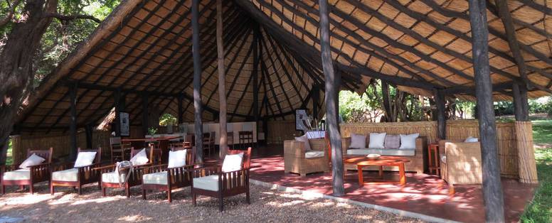 lounge bij Luambe Camp in Zambia