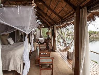 Sindabezi_Island_chalet_