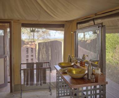 Oliver's_Camp_badkamer_met_wastafels