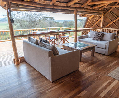 Oliver's_Camp_lounge_en_uitzichtdek