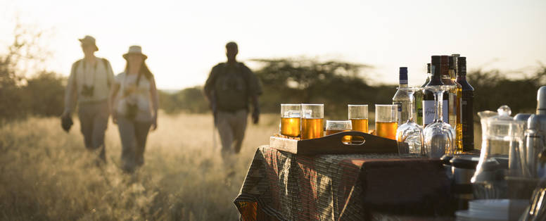 Oliver's_Camp_wandelsafari_sundowner