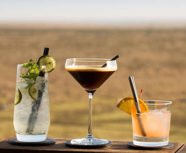 drankjes bij Ole Sereni in Kenia