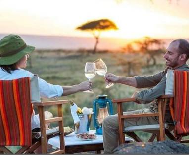 sundowner bij Embalakai Camp in Tanzania