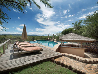 zwembad bij Escarpment Luxury Lodge in Tanzania