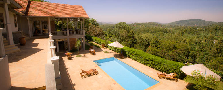 zwembad met uitzicht bij Machweo Wellness Retreat