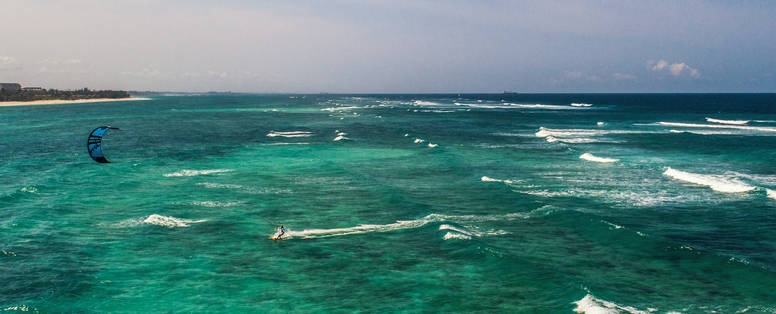kitesurfen bij Alfajiri villas in Kenia