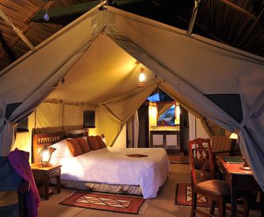 Tent inrichting bij sweetwaters serena camp in kenia