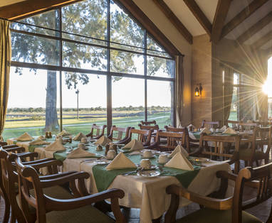 restaurant bij sweetwaters serena camp in kenia