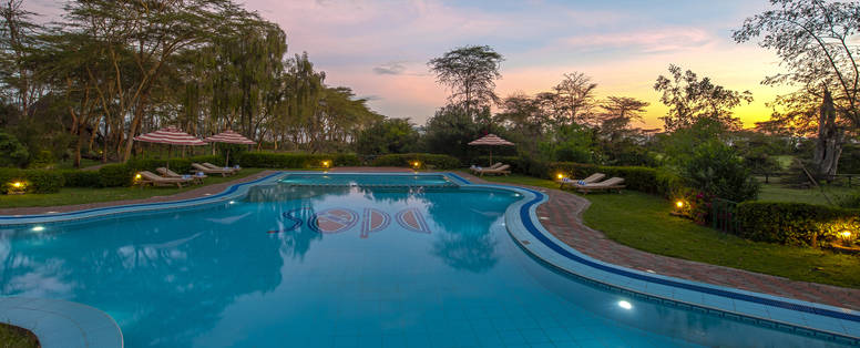 zwembad bij lake naivasha sopa resort in kenia