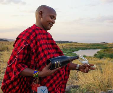 Lake_Natron__wijn_schenken