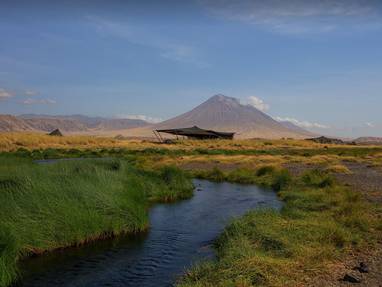 Lake_Natron__uitzicht_berg