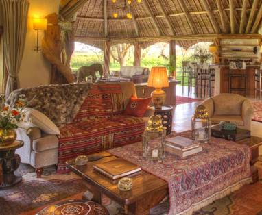 woonkamer huis bij sirikoi lodge in kenia