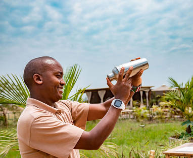 cocktails bij Zebra Plains Mara Camp in Kenia