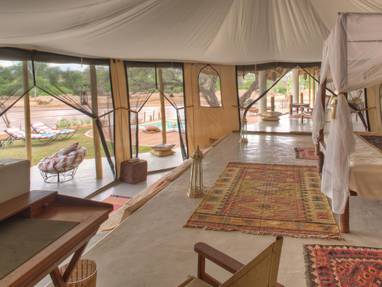 familie tent bij Sasaab in Kenia