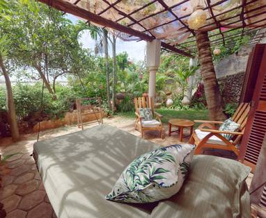 familie kamer veranda bij Peponi hotel in kenia