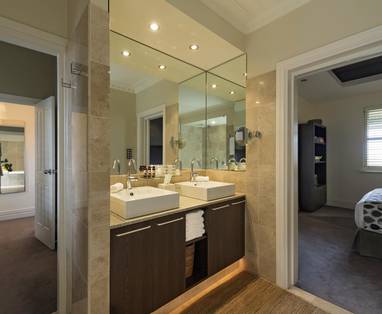 Badkamer tweeslaapkamer suite bij The Louise in Australië