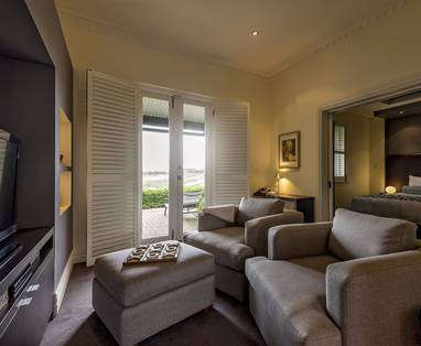 premium suite lounge en bed bij The Louise in Australië