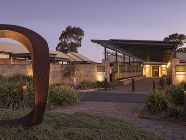 Entree van The Louise in Australië