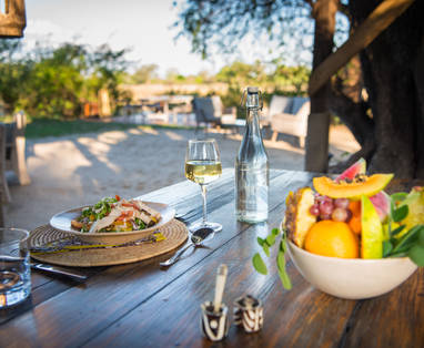 Sindabezi Island ontbijt