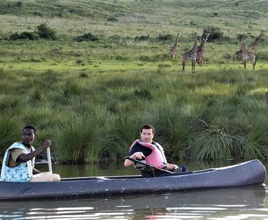 Kanoën op Momella meer bij Hatari Lodge in Tanzania