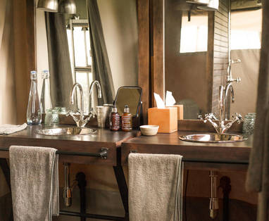 migrational_camps_-_double_vanity_in_ensuite_bathroom