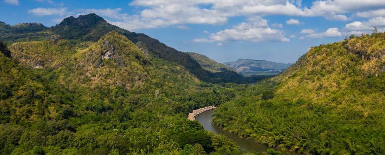 Luchtfoto Floathouse River Kwai in Thailand