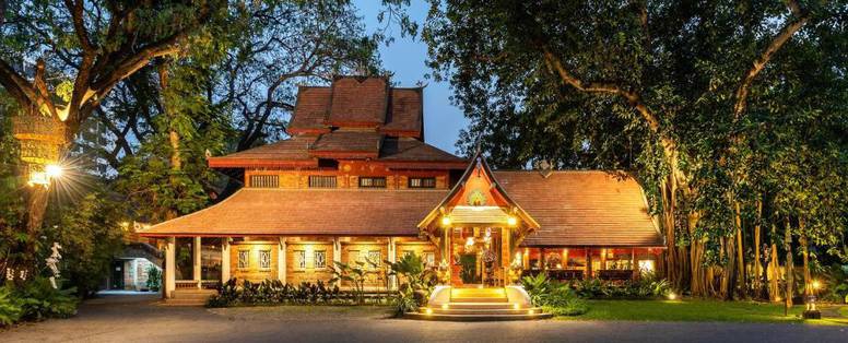 Entree van het hotel bij Yaang Come Village bij Chiang Mai, Thailand