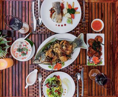 Voortreffelijke maaltijden bij Pontoon restaurant bij Floathouse River Kwai in Thailand