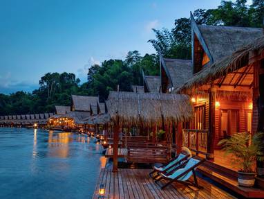 Overwater lodges bij Floathouse River Kwai in Thailand