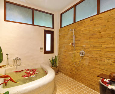 Grand Delxue Studio badkamer bij The Legend Resort in Thailand
