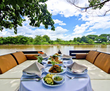 Heerlijk eten bij The Legend Resort in Thailand