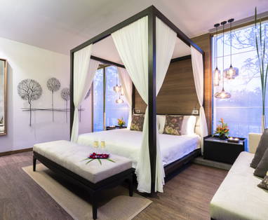 Slaapkamer Jacuzzi Pool Suite bij The Sarojin in Thailand