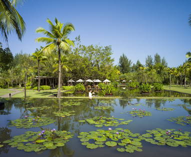 Tropische tuinen bij The Sarojin in Thailand