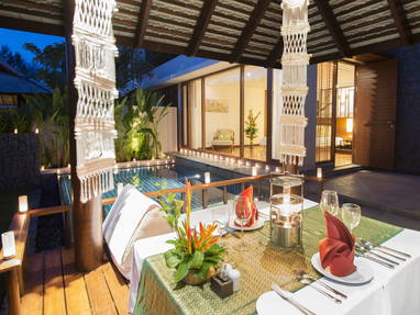 Diner in de Thaise sala bij The Sarojin in Thailand