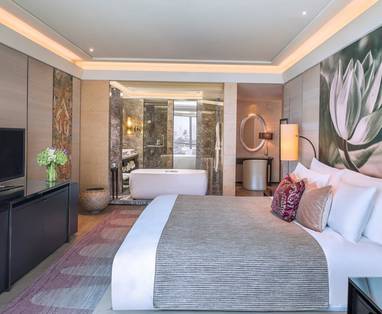 Slaapkamer Deluxe Suite bij Siam Kempinski Hotel in Bangkok, Thialand