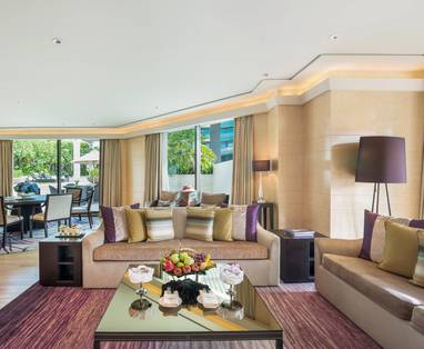 Woonkamer Terrace Suite bij Siam Kempinski Hotel in Bangkok, Thailand