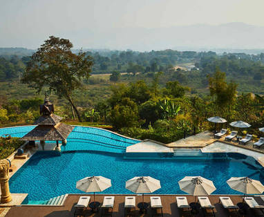 Zwembad bij het Anantara Golden Triangle Elephant Camp & Resort in Chaing Rai, Thailand