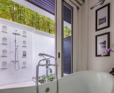 East Borneo suite badkamer in 137 Pillars House in Chiang Mai