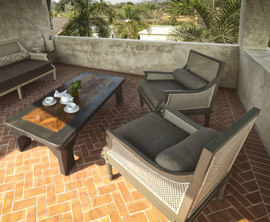 Terras van Two Room Terrace kamer Reverie Siam in Pai, Thailand