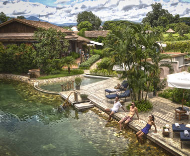 Stone zwembad Reverie Siam in Pai, Thailand